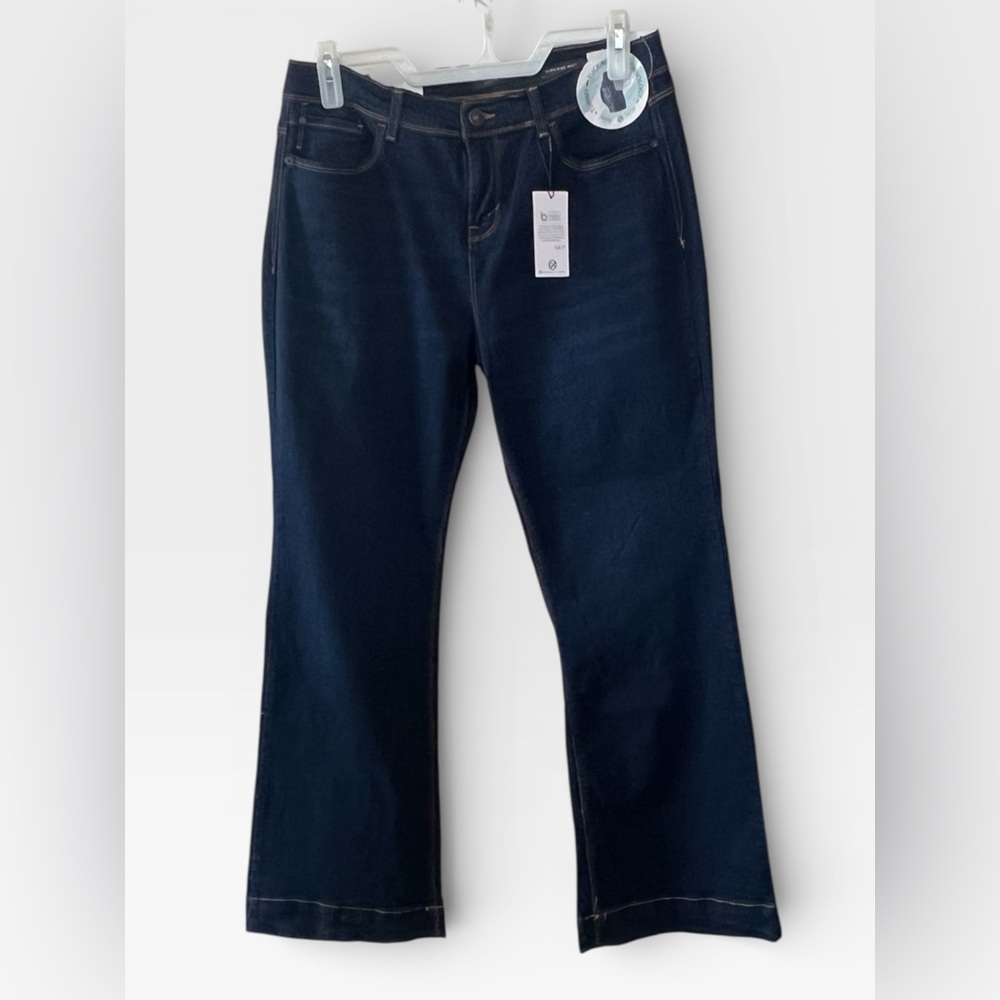 NWT CURVE APPEAL Size 12/31 Inseam Actual 32in High Rise Flare Dark Blue Jeans